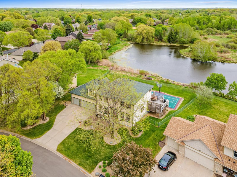 546 Linden Ln, Lino Lakes, MN 55014