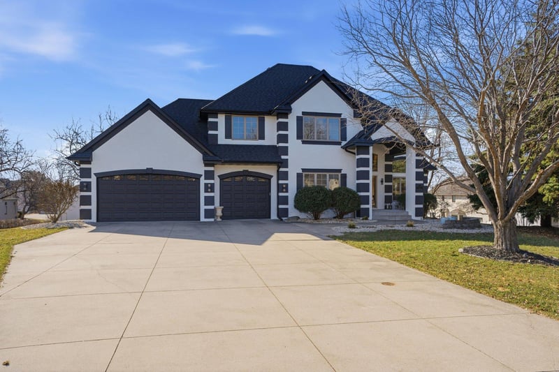 4230 Pineview Ln N, Plymouth, MN 55442