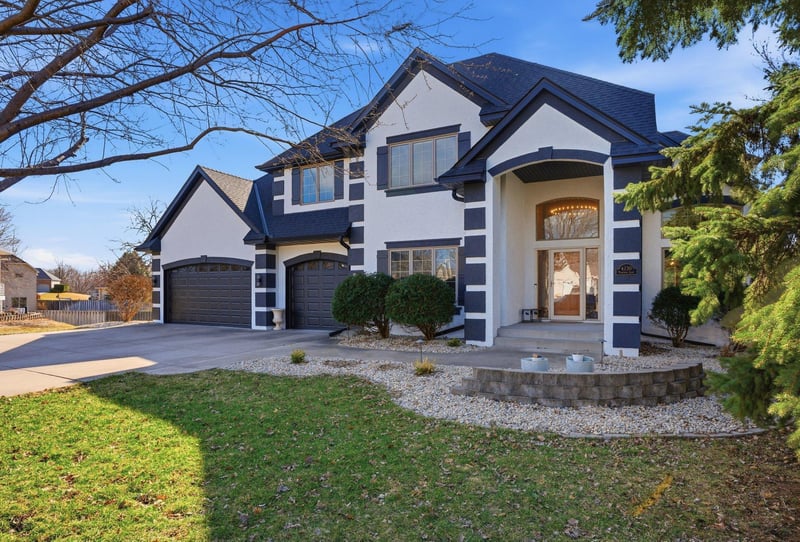 4230 Pineview Ln N, Plymouth, MN 55442