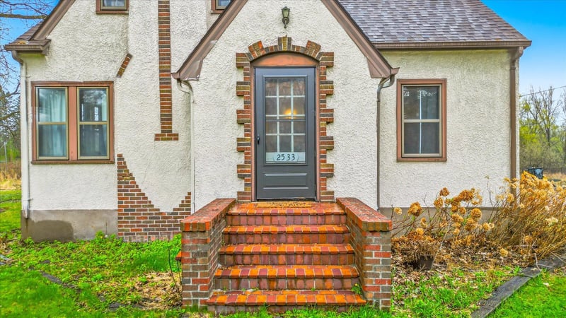 2533 Snelling Curve, Roseville, MN 55113