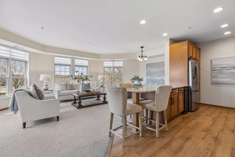 7100 Metro Blvd #318, Edina, MN 55439