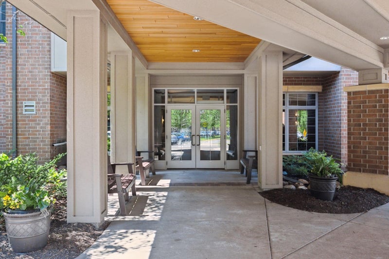 7100 Metro Blvd #318, Edina, MN 55439