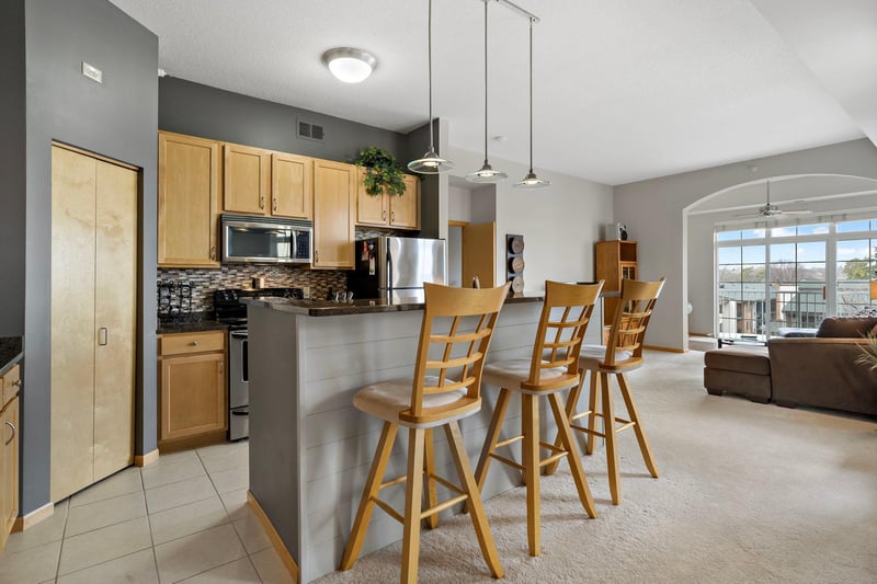 2405 39th Ave NE #401, Saint Anthony, MN 55421