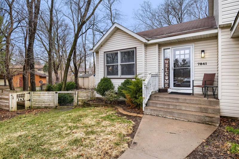 7841 Corey Pa, Inver Grove Heights, MN 55076
