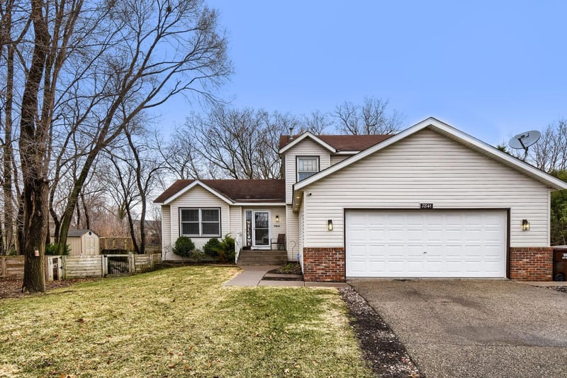 7841 Corey Pa, Inver Grove Heights, MN 55076
