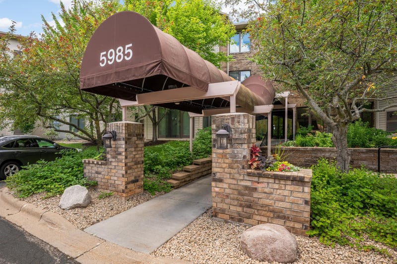 5985 Rowland Rd #302, Minnetonka, MN 55343