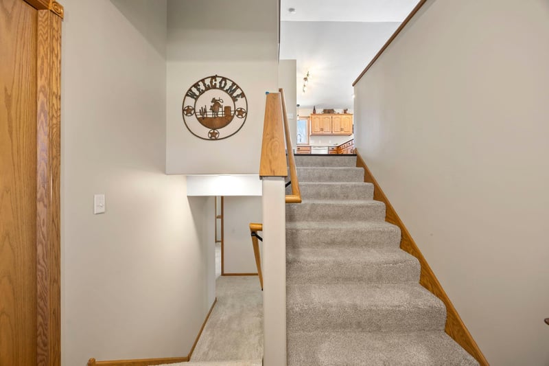1274 Sunburst Way SE, Hutchinson, MN 55350