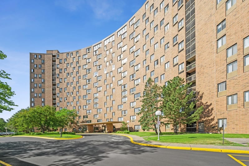 1181 Edgcumbe Rd #1105, Saint Paul, MN 55105