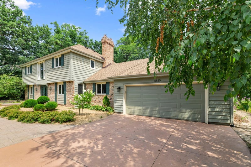 6820 Harold Ave, Golden Valley, MN 55427