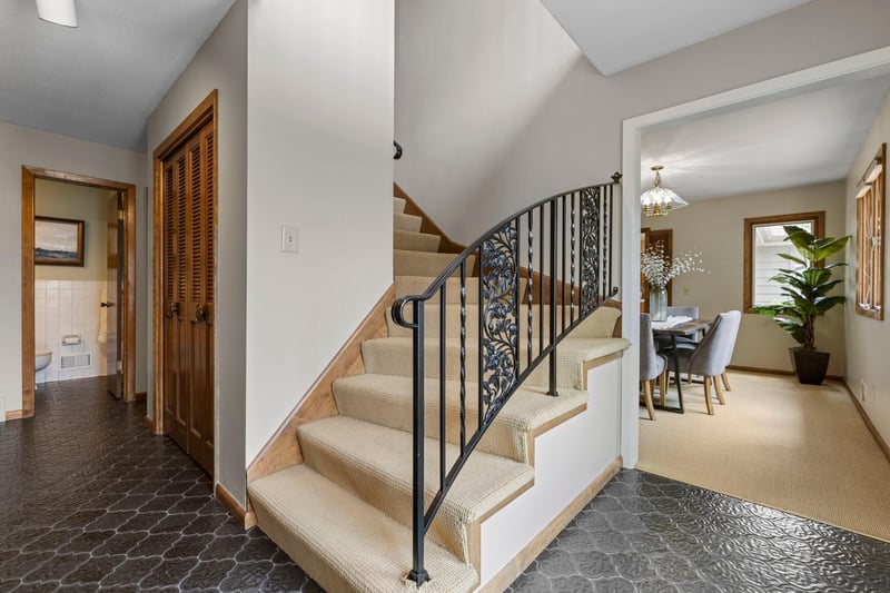 6820 Harold Ave, Golden Valley, MN 55427