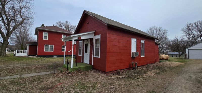 101 S 1st St, Kiester, MN 56051