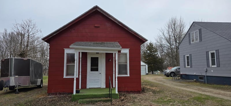 101 S 1st St, Kiester, MN 56051