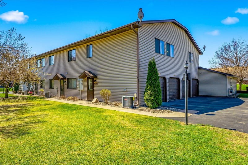 5734 Otter View Trl #18, White Bear Lake, MN 55110