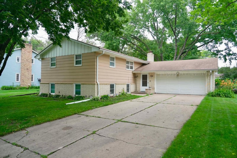 7018 James Ave N, Brooklyn Center, MN 55430