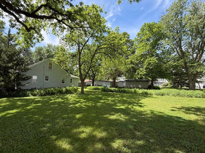 608 8th St SE, Waseca, MN 56093