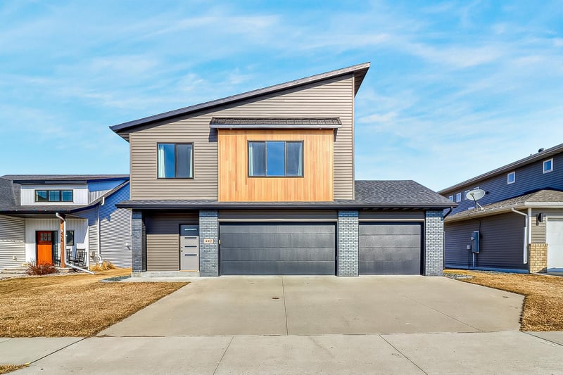 442 Hampton Dr W, Moorhead, MN 56560