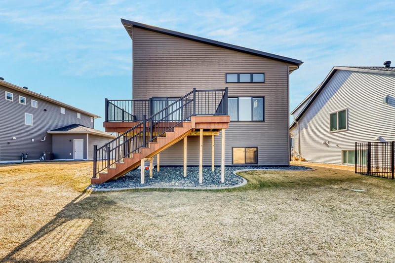 442 Hampton Dr W, Moorhead, MN 56560