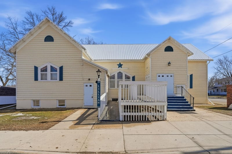 211 E 1st Ave, Osakis, MN 56360