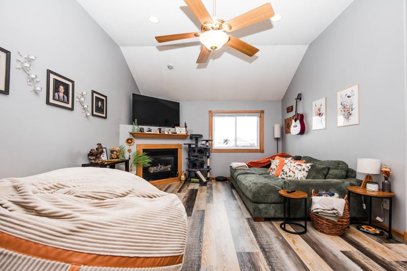 1004 Tamarac Ave, Frazee, MN 56544
