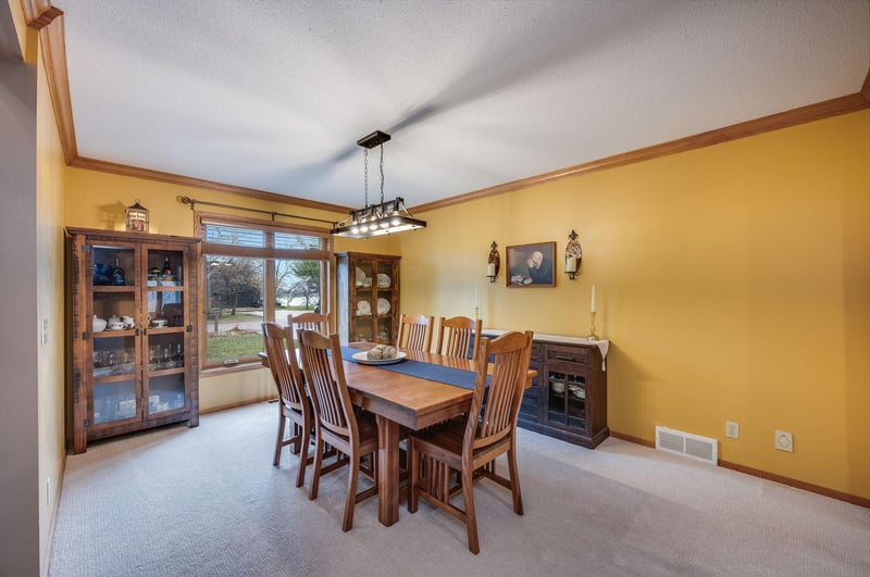 1960 Knollwood Dr, Fairmont, MN 56031