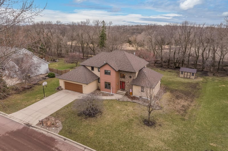 1960 Knollwood Dr, Fairmont, MN 56031