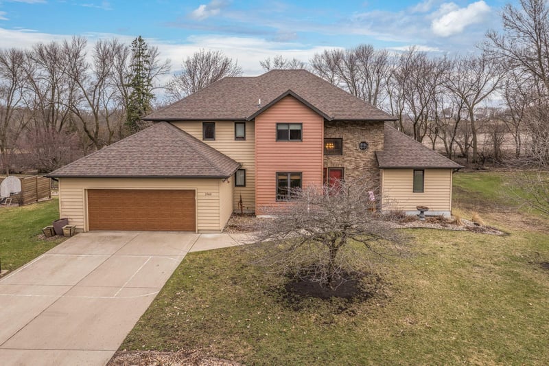 1960 Knollwood Dr, Fairmont, MN 56031