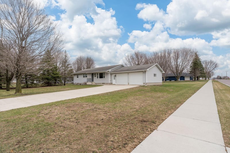 507 2nd Ave SE, Mapleton, MN 56065
