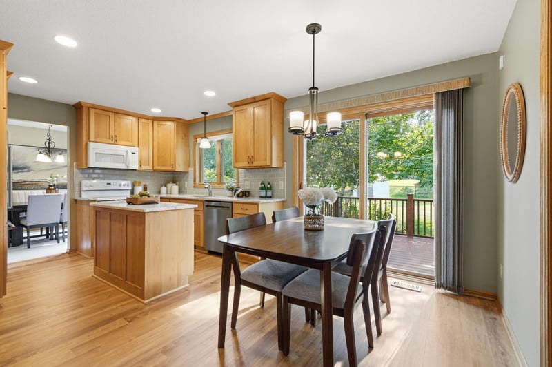 2222 Parkview Ln, Woodbury, MN 55125