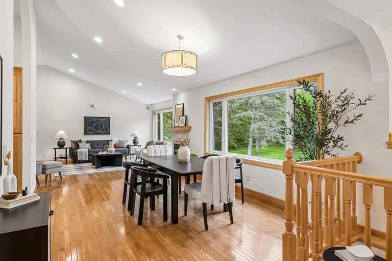 719 Spring Creek Cir, Mendota Heights, MN 55118