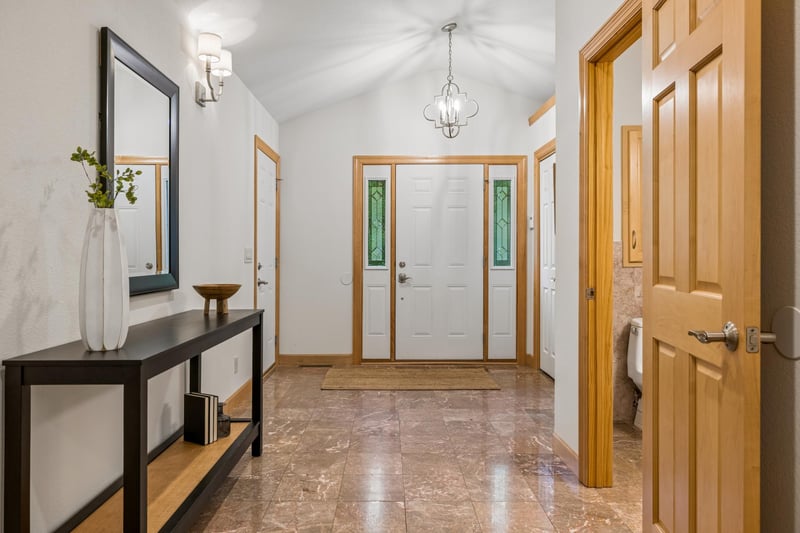 719 Spring Creek Cir, Mendota Heights, MN 55118