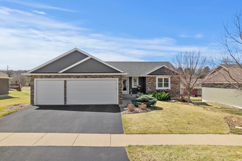 334 Kamloops Pl, River Falls, WI 54022