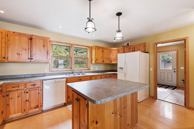 10215 Amery Ave NW, Monticello, MN 55362