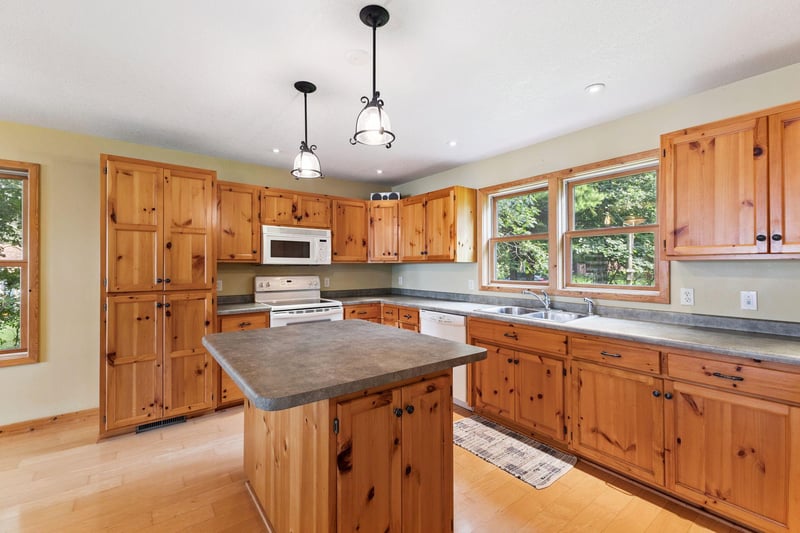 10215 Amery Ave NW, Monticello, MN 55362