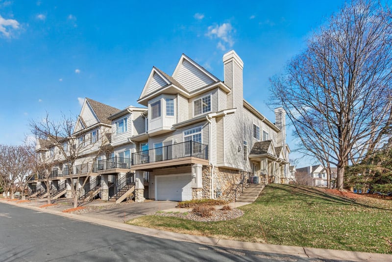 2310 Eagle Trace Ln, Woodbury, MN 55129
