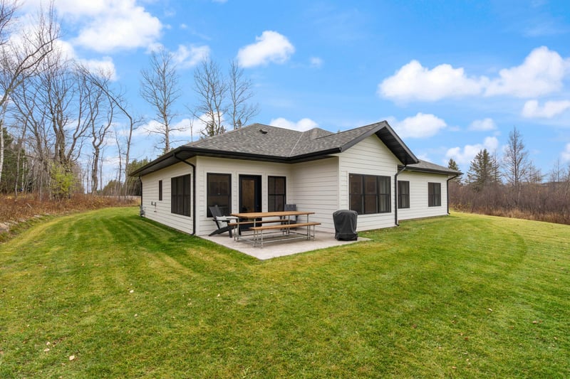59 E Riverside Rd, Esko, MN 55733