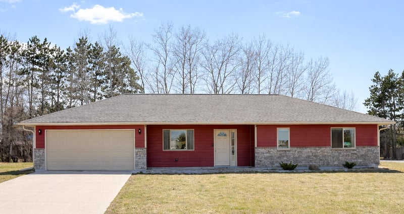 301 13th St NE, Milaca, MN 56353