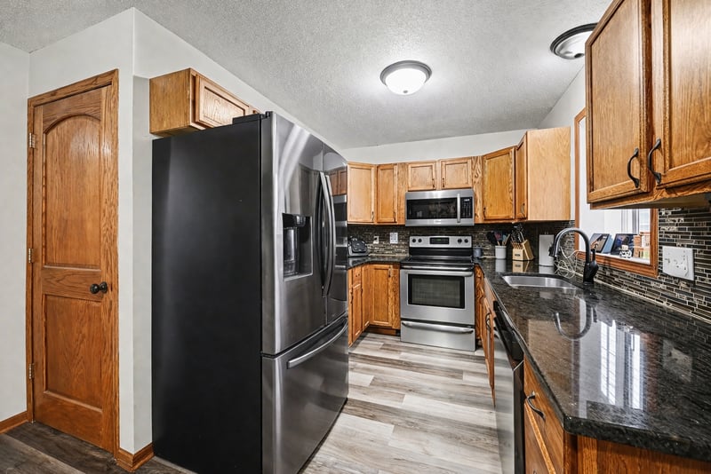 510 N Montgomery Ave, Le Center, MN 56057