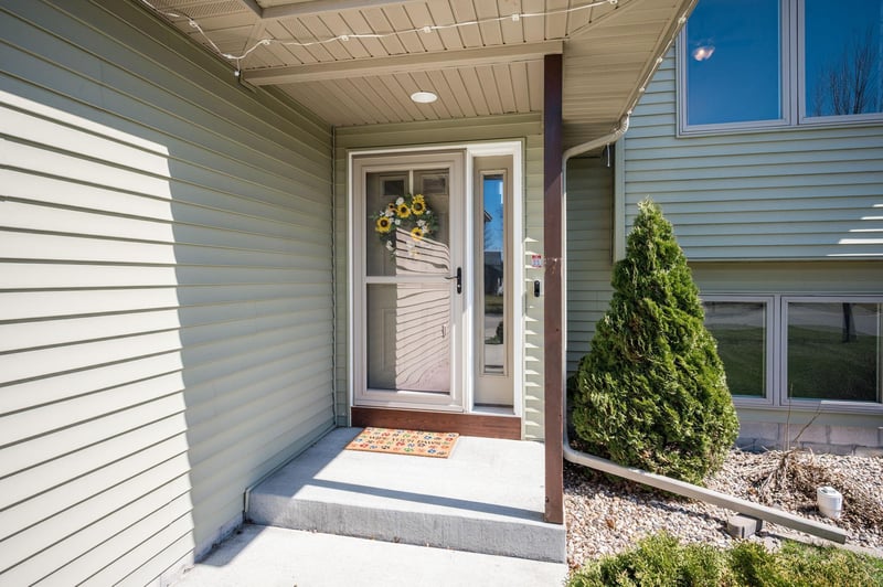 403 Perry St, Eagle Lake, MN 56024