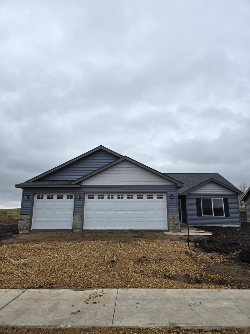 317 Falcon Rn, Eagle Lake, MN 56024