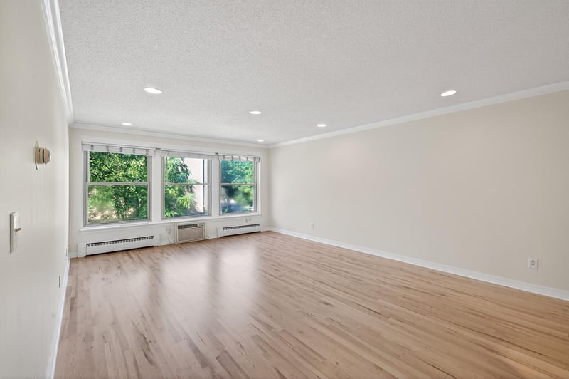 821 Douglas Ave #204, Minneapolis, MN 55403