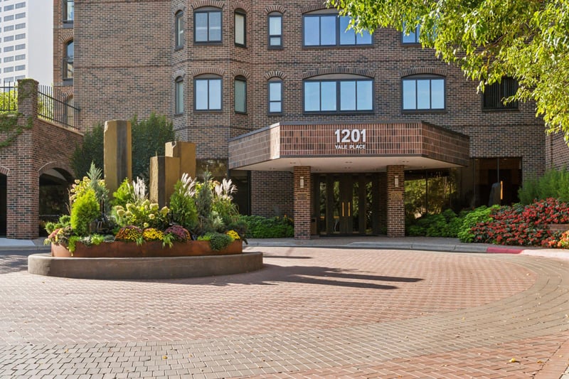 1201 Yale Pl #804, Minneapolis, MN 55403