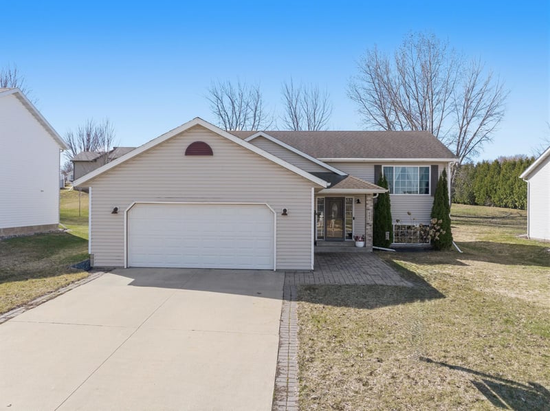 604 4th St NE, Byron, MN 55920