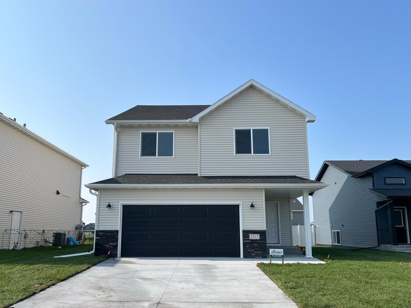 2517 36th Ave S, Moorhead, MN 56560