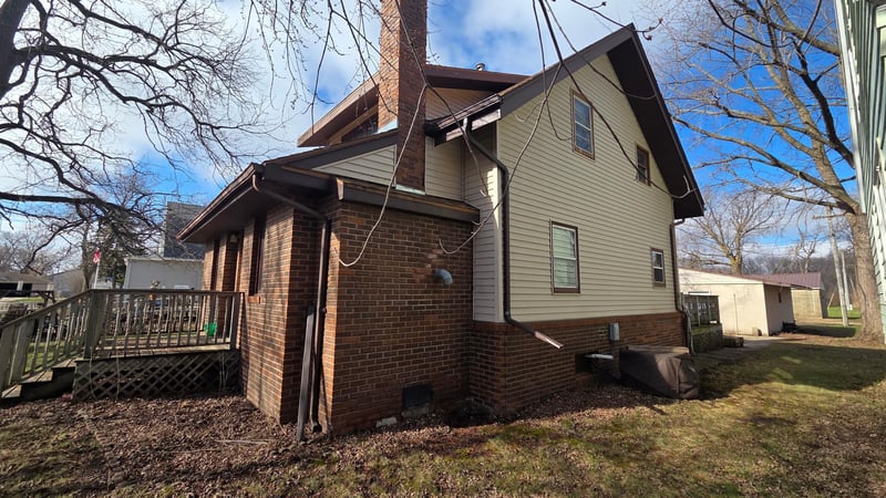 511 W 1st St, Lakefield, MN 56150