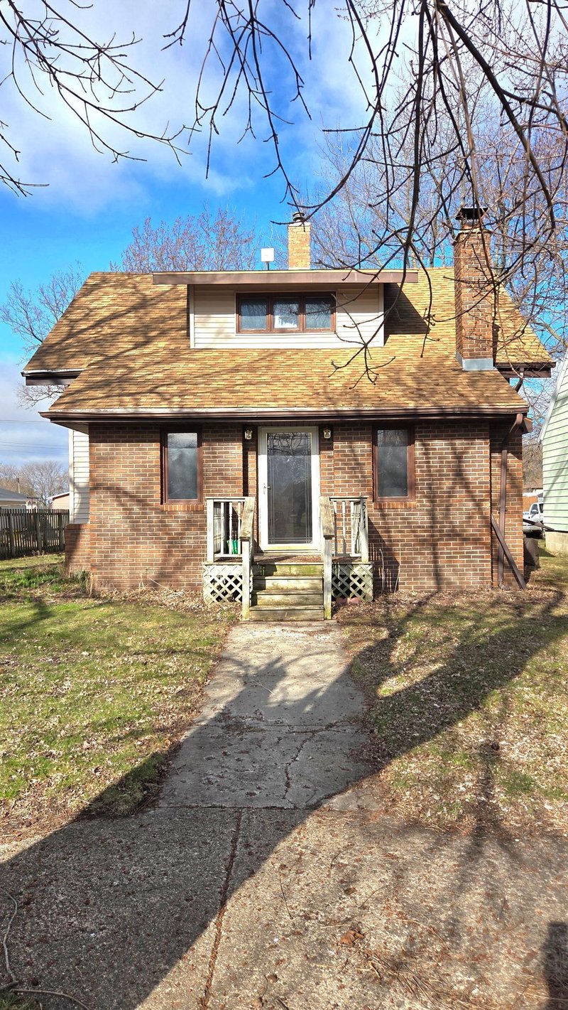 511 W 1st St, Lakefield, MN 56150