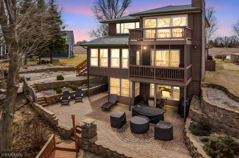 3800 Sioux Ln, Madison Lake, MN 56063