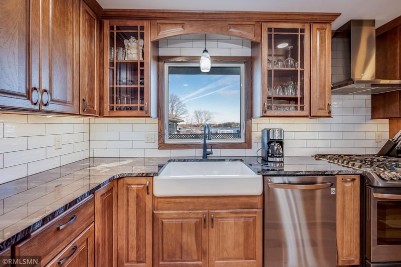 3800 Sioux Ln, Madison Lake, MN 56063