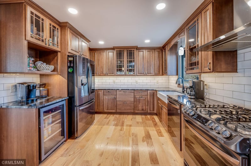 3800 Sioux Ln, Madison Lake, MN 56063
