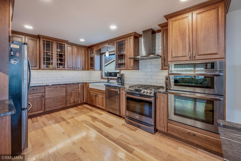 3800 Sioux Ln, Madison Lake, MN 56063
