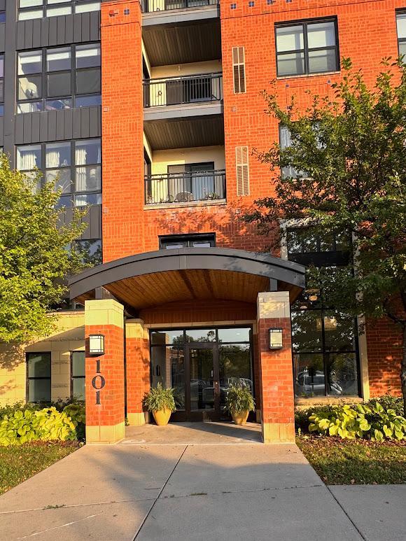 101 Saint Olaf Ave #402, Northfield, MN 55057